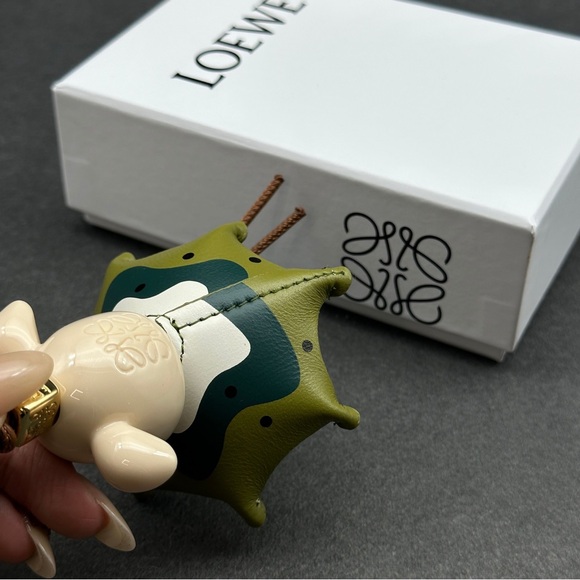 Loewe Green and Cream Bat Key Holder - Picture 7 of 7